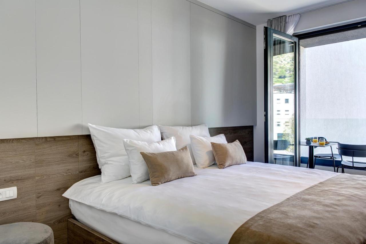 Four Blue Seasons - Luxury
